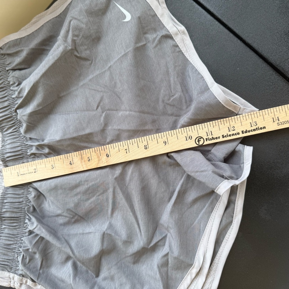 Nike Tempo Womens Heather Running Shorts Atmosphere Gray size medium dri fit new - Picture 6 of 9